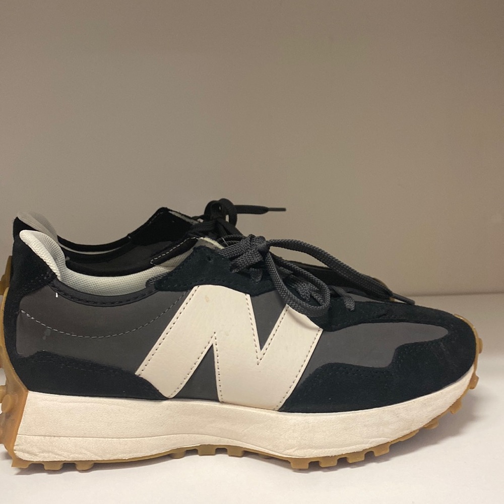 Black and cream New Balance 327 (Rare)